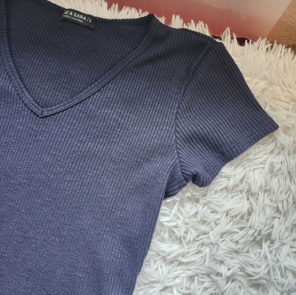 ♠️10/$10♠️ V-Neck Ribbed Knit Crop Top - Picture 4 of 5